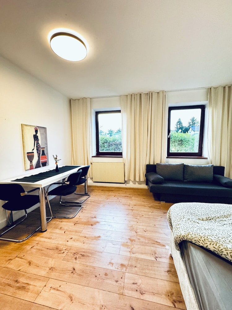 Spacious Budget Home Garden Stay
