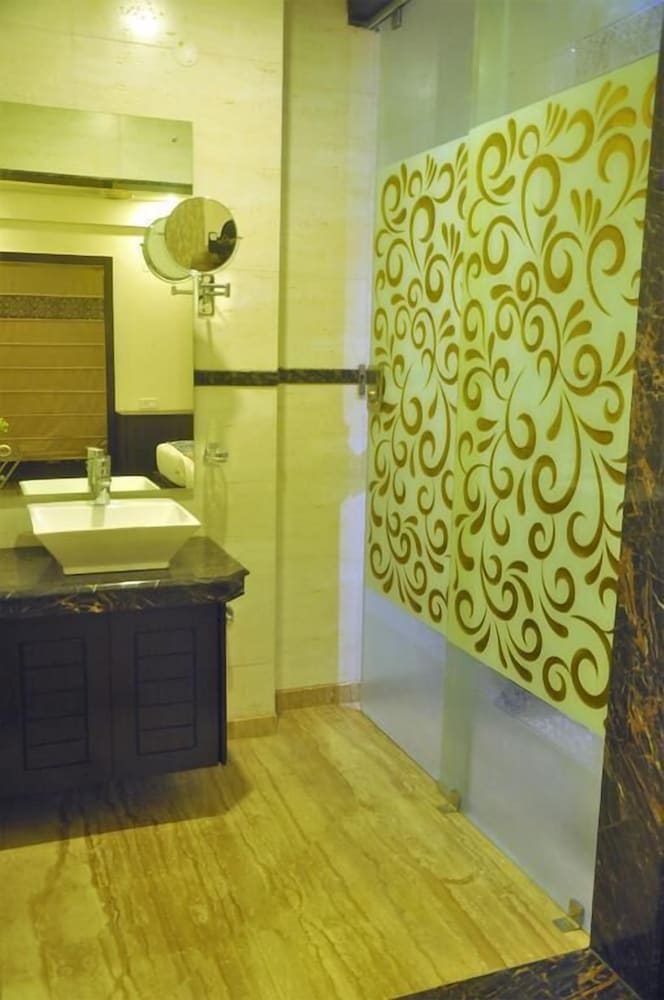 Hotel Ivory Inn