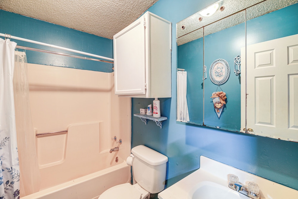 1 Mi to Hatfield-mccoy Trails: Apt in Matewan