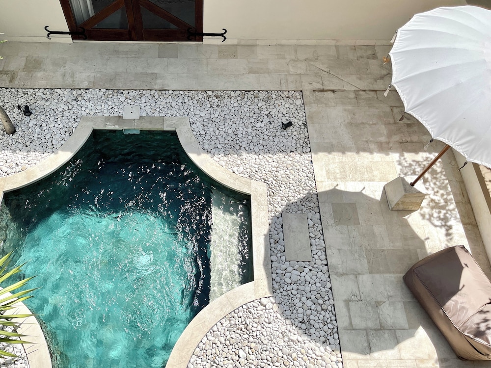 Charming Two Bedroom Villa Near Seminyak