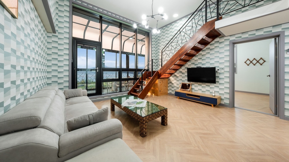 Jigeum Yeosu Ocean View Pension