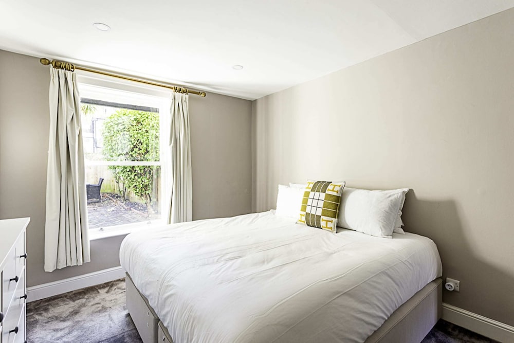 Idyllic Islington Flat view 2