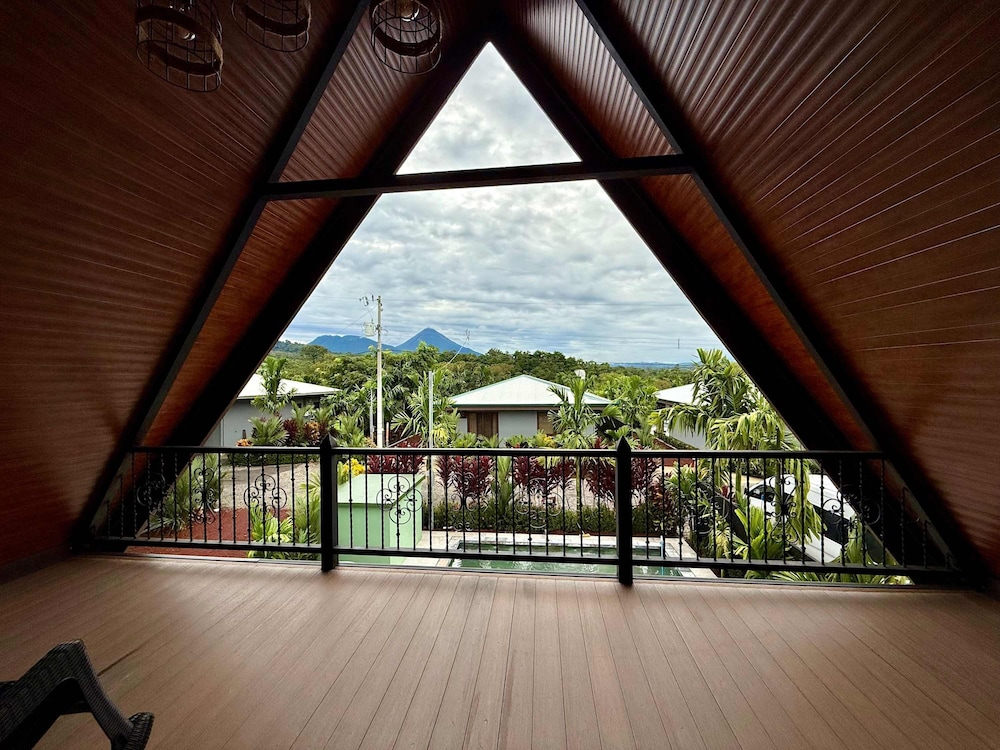 Nayari Arenal Farmstay A-frame Chalet La Fortuna