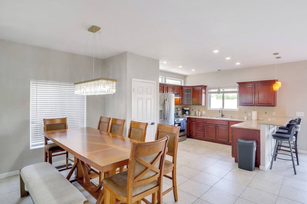 7 Mi to Fremont Street: Spacious Vegas Home!