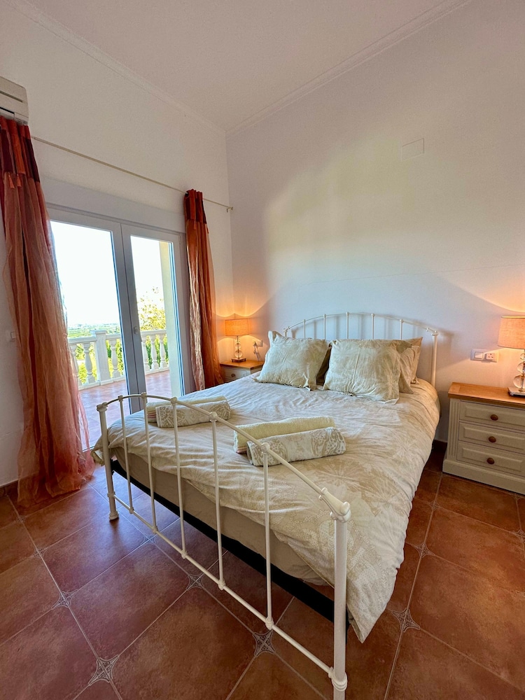 Casa Luna - Three Bedroom Villa With Stunning View