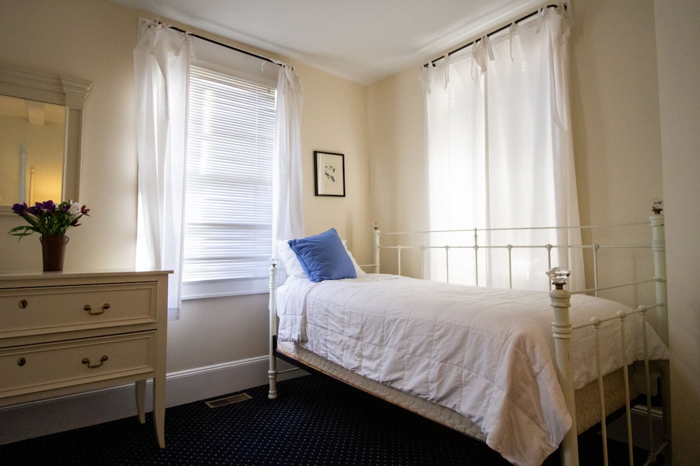 Delamater Inn