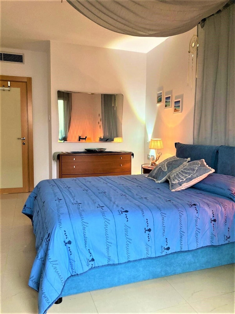 Borsa 1- Bright apartment with balcony
