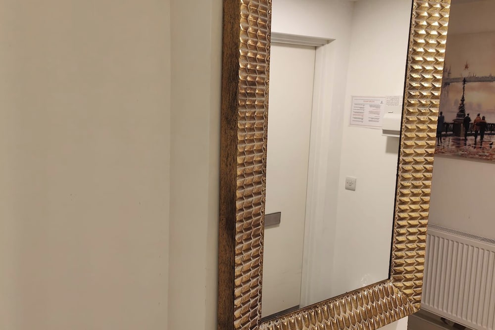 Leeds 3 Bed En-suites Apartment Retreat- Sleeps 9