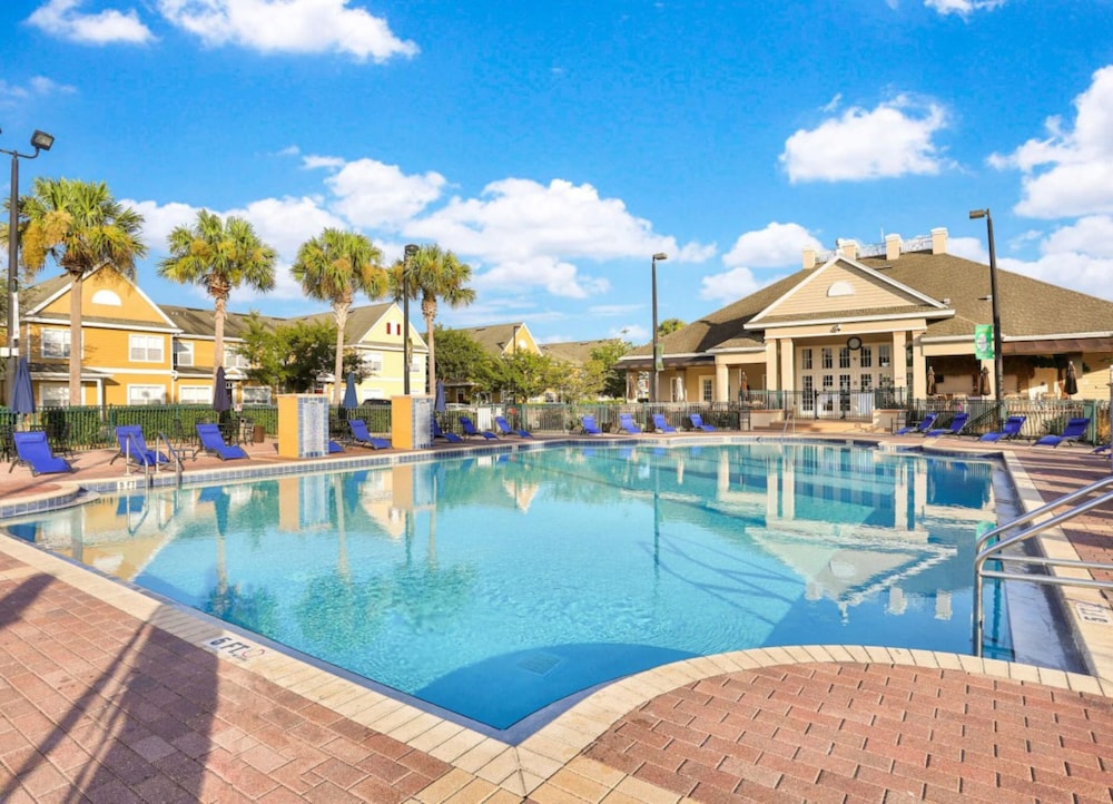 Free Resort Access 4 Bedroom Near Disney with Themed Rooms - Image 1