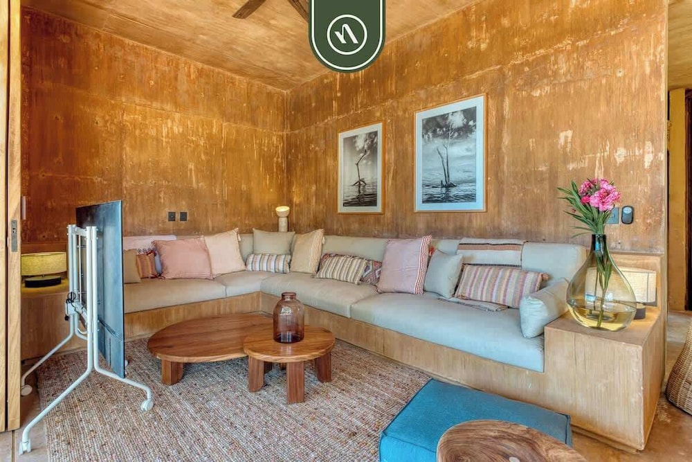 Stunning Two-bedroom Ocean View House - Mazul