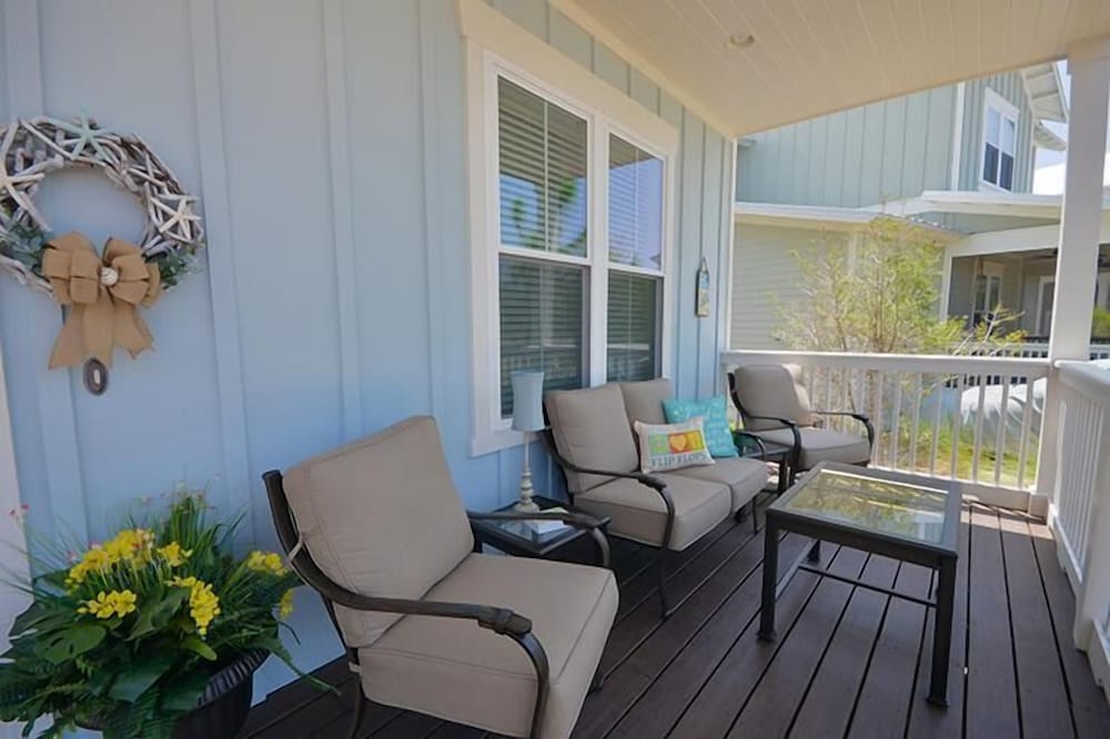 WHITE SAND REUNION 5 Bedroom Holiday Home by Five Star Properties