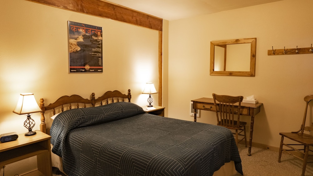 Whittaker's Motel & Historic Bunkhouse