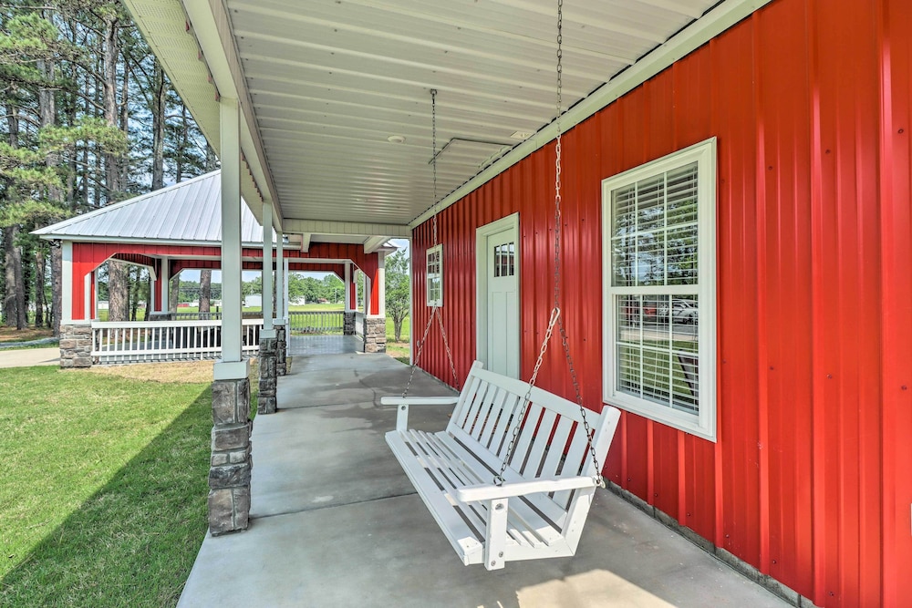 Rural Family Retreat < 3 Mi to Fishing & Boating! view 5