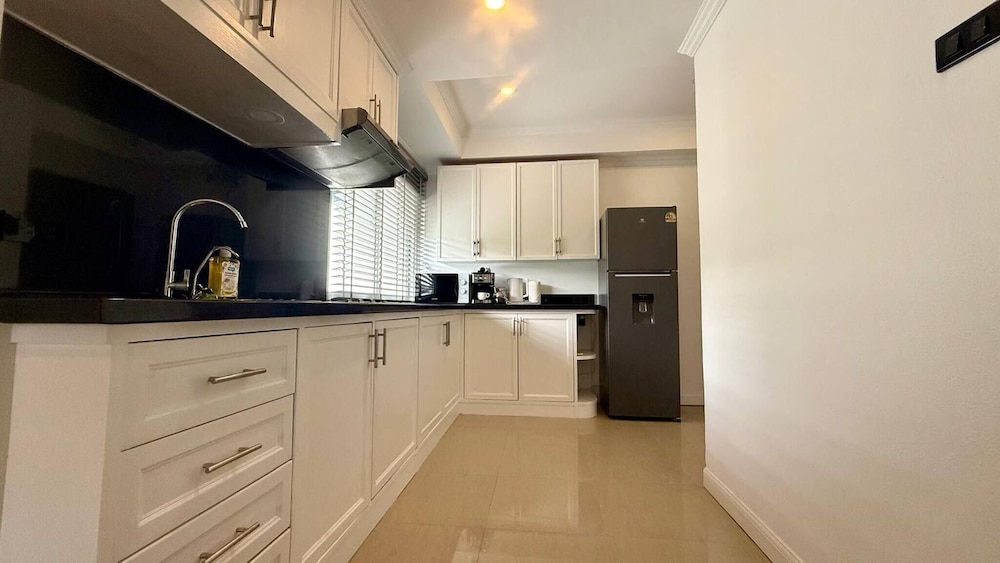 Palace - Spacious 1 Bedroom Condo With Shared Pool