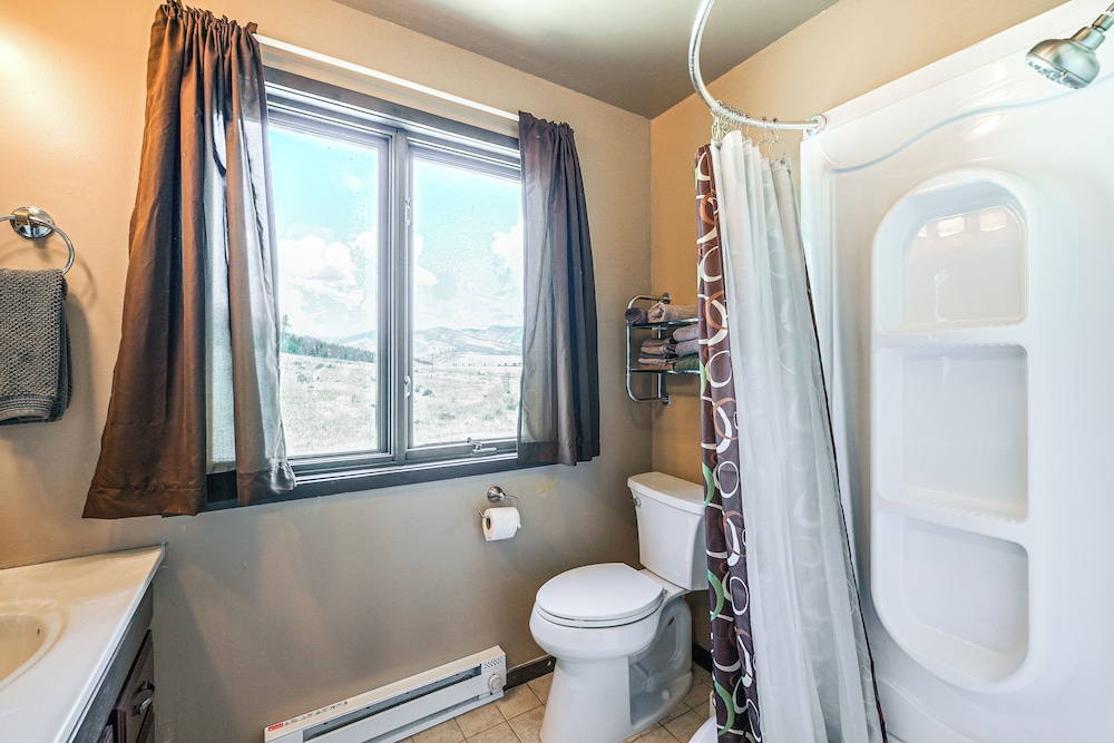 'wagon Wheel Hideaway' Near Fishing in Creede!