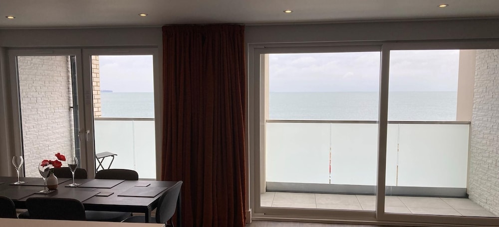 24 Breakwaters - Sandown Bay - Isle of Wight view 4