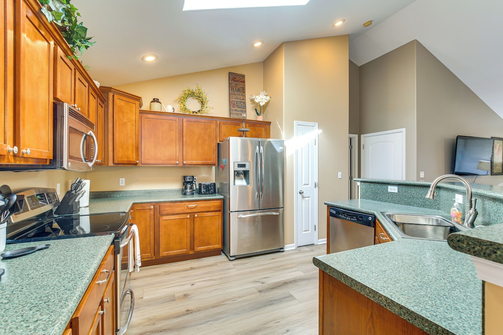 Sip, Soar & Explore: Spacious Union Home w/ Yard