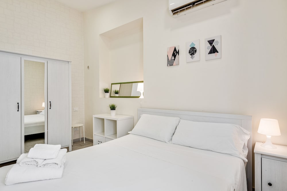 Maculnia BEIGE en Catania — hotel room