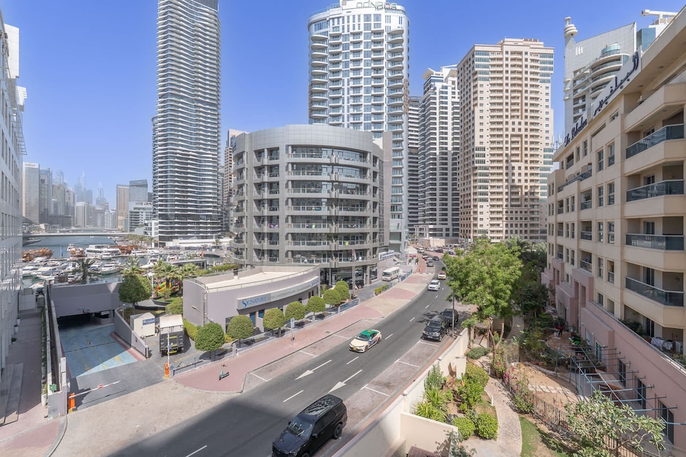 Lovely and Spacious 1BR in DEC Tower Near Marina Walk