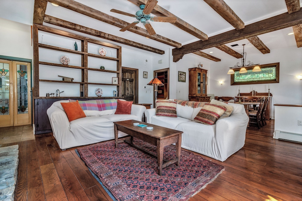 Wolf Creek House