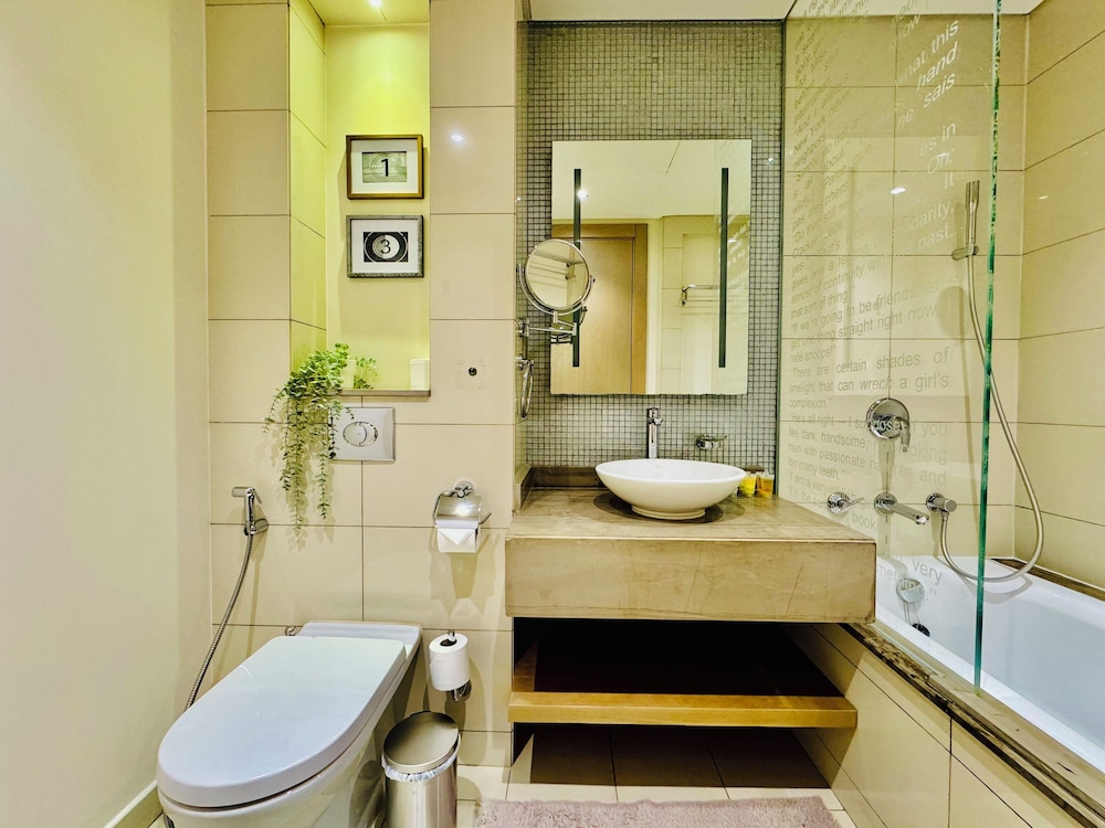 Venduras Cozy 3BR at Damac Tower