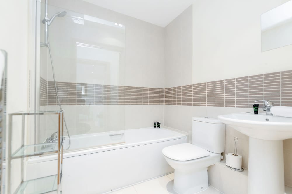 Guildford Vacations - Roomspace Apartments -Westnye House - Property Image 5