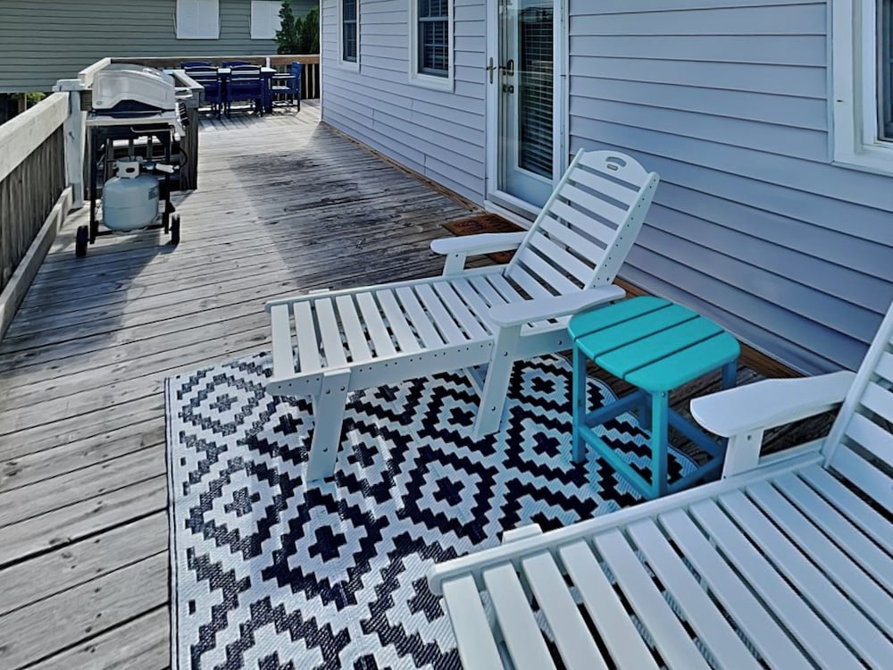 The Sassy Sea Turtle by Topsail Realty