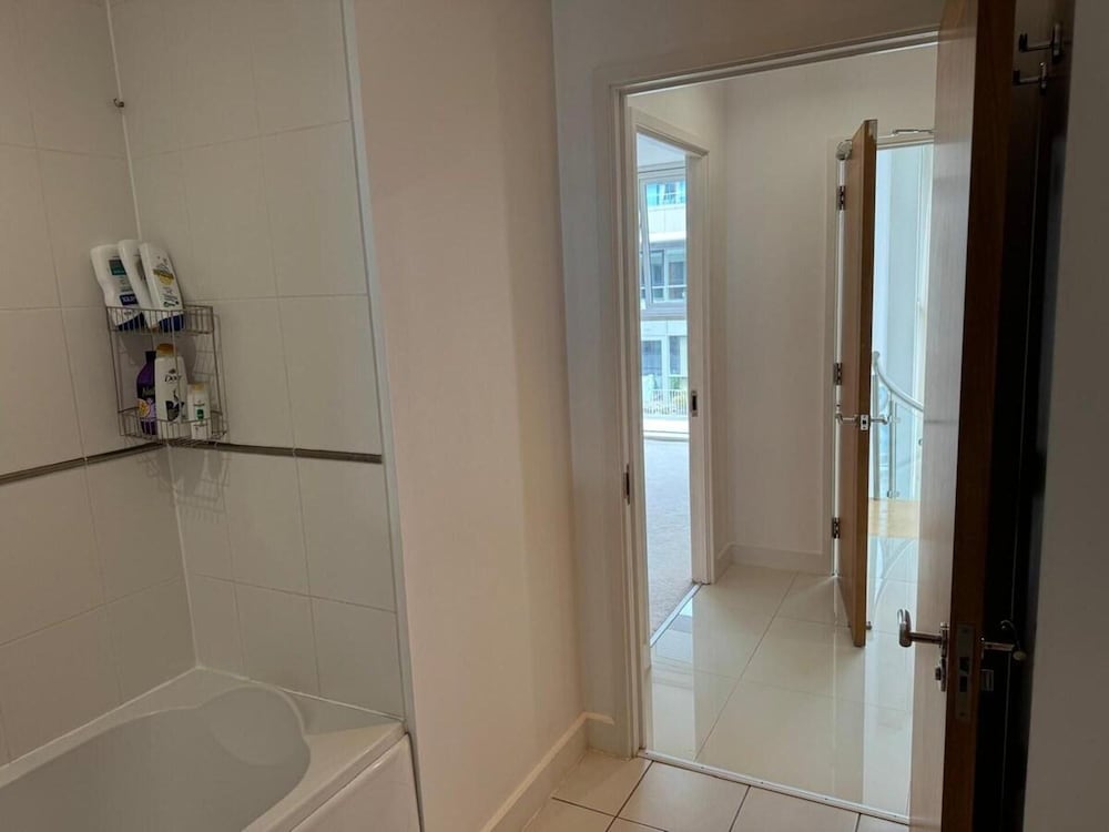 Royal Docks Luxury 3 Bedroom Apartment