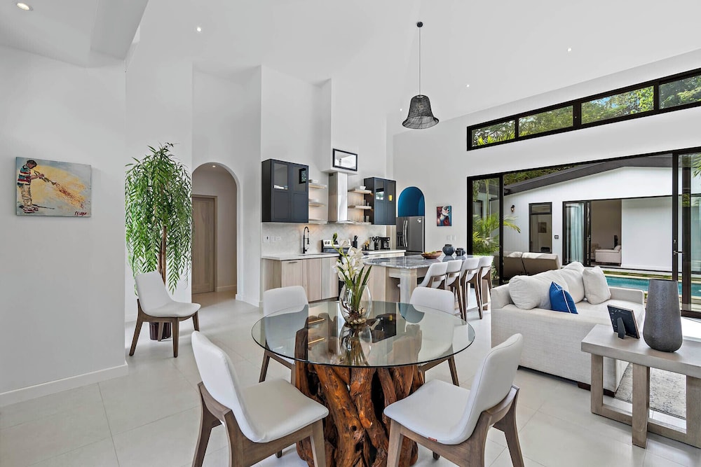 Modern Garden Villa with Private Pool, Outdoor Kitchen & Separate Casita Near Playa Potrero