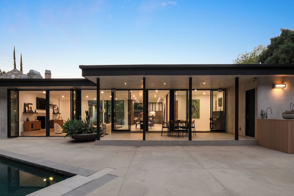 Valea Estate - Secluded Beverly Hills Retreat 1-acre Oasis