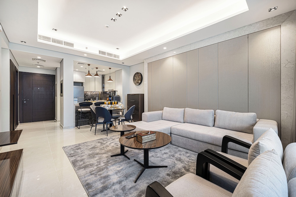 Nobles Suites by Hostiva - City View