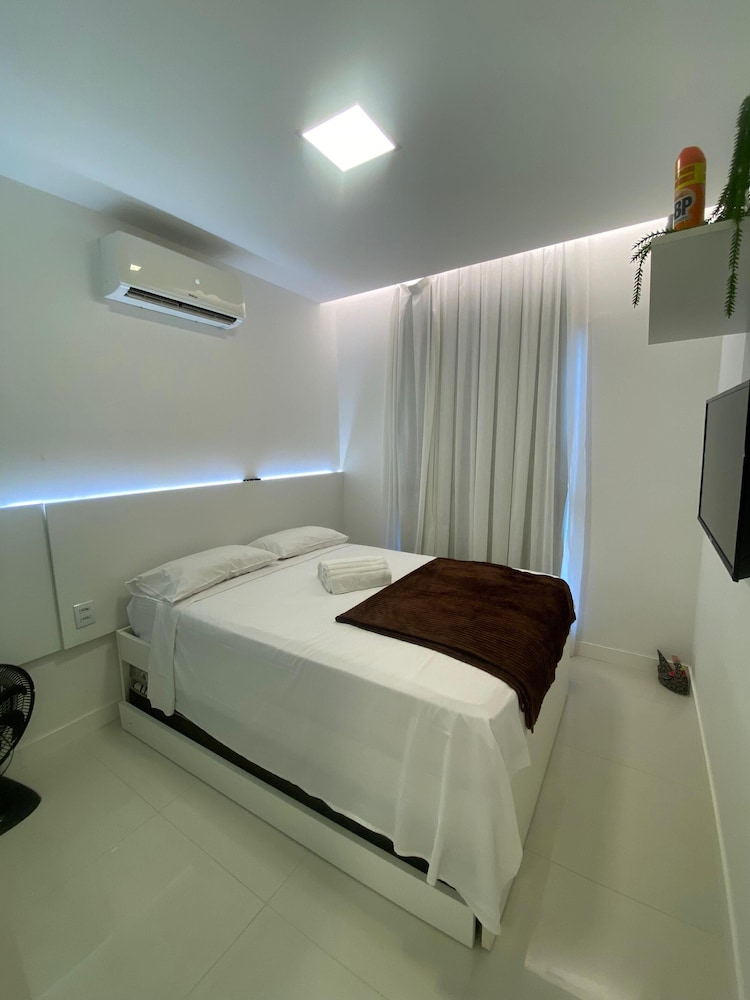 Flat Muro Alto CC 110 by La Playa