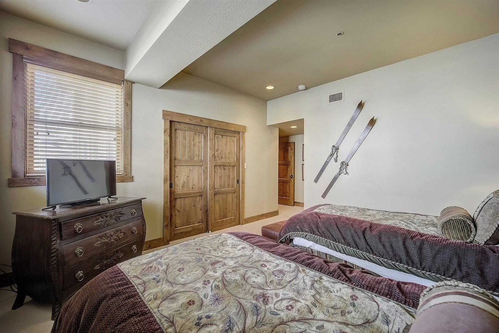 2 Ski-in/ski-out Condos w/ Hot Tubs Deer Valley Mont Cervin by Avantstay