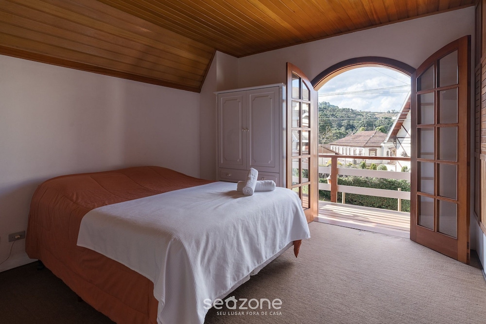 Large House W/fireplace in Campos do Jordao Ras175