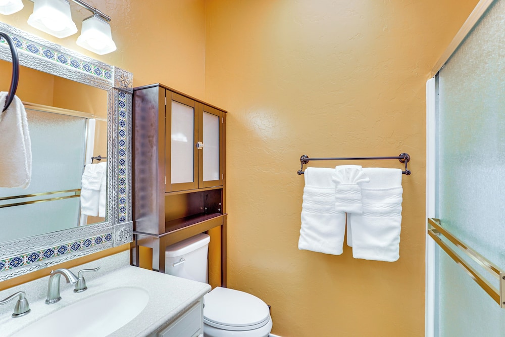 Mtn-view Oasis w/ Pool Access in Green Valley!