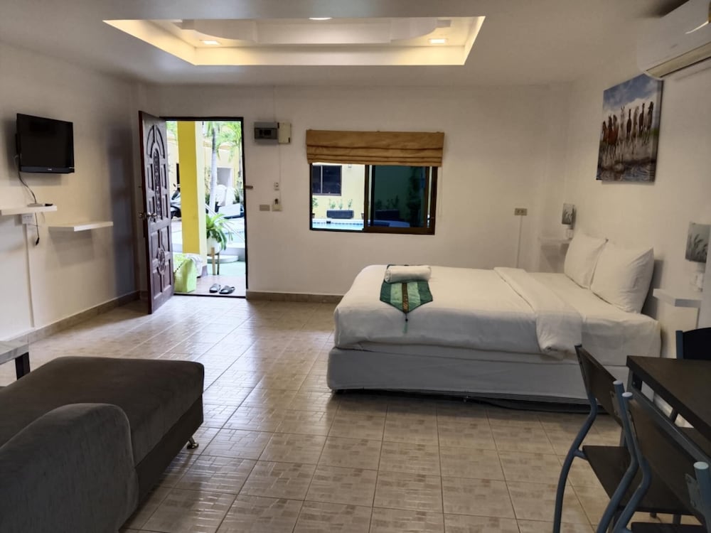 Phratamnak Inn