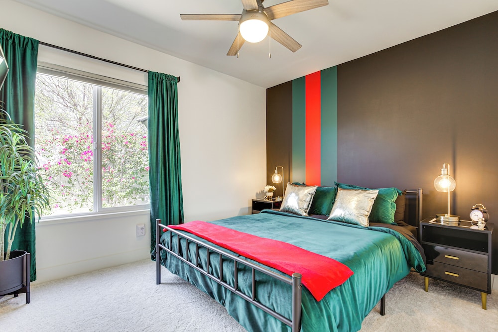 Mtn Views & Outdoor Oasis: Palm Springs Getaway