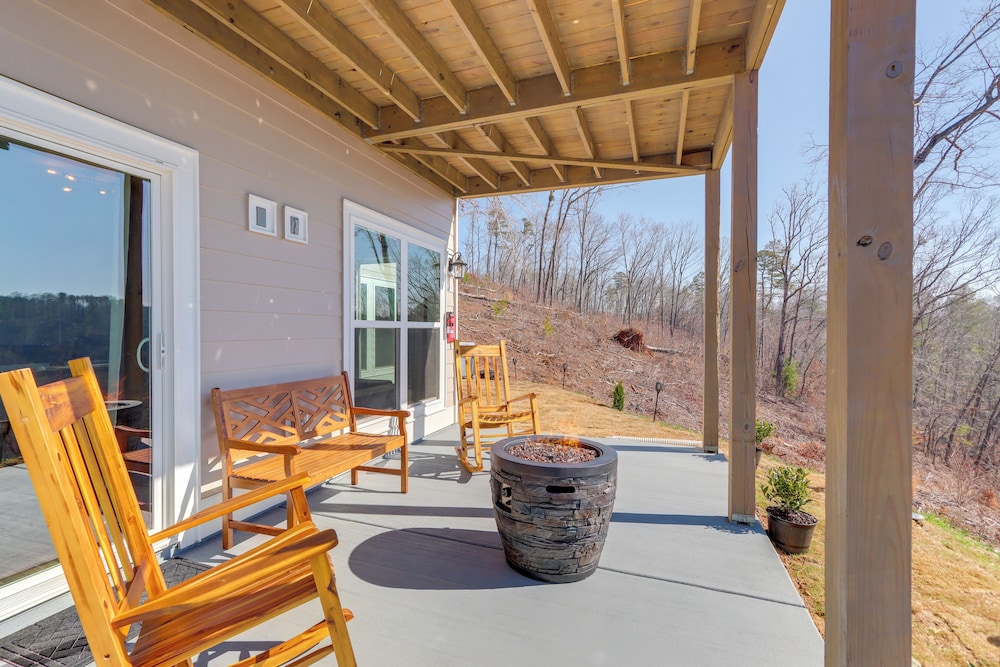 11 Mi to Dtwn Ellijay: Newly Built Modern Cabin!
