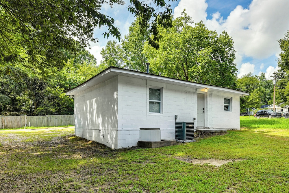 Lakegoer's Retreat in Huntersville ~ 7 Mi to Water view 5