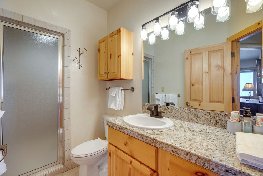 Walk to Lift! Luxe, Updated Cbmr Home w/ Mtn Views