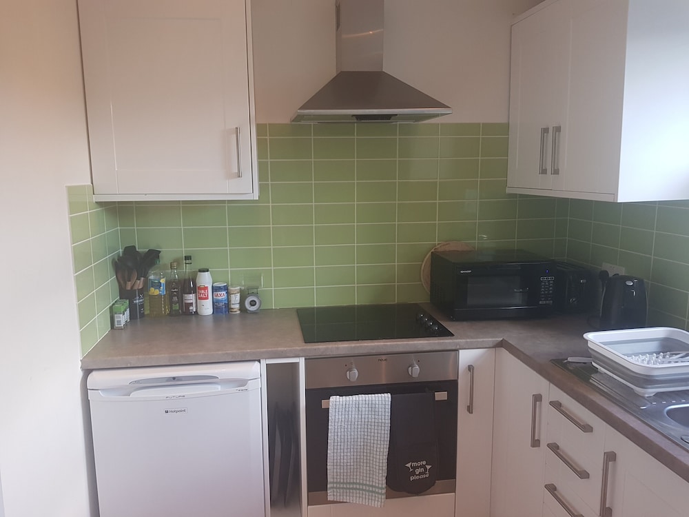 Lovely Large Garden Flat view 5