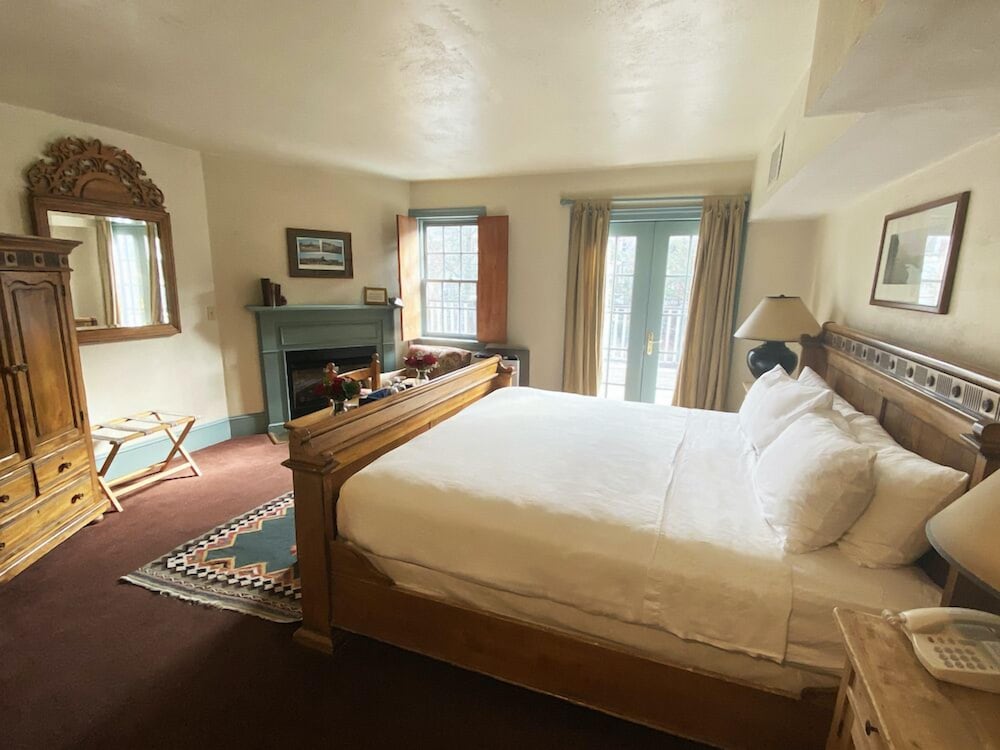 The Red Lion Inn Resort 1704