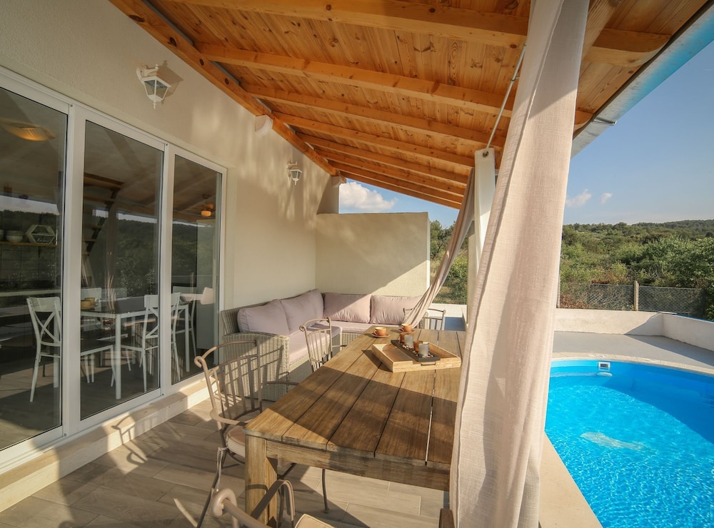 Villa Baras Garden - House With Pool
