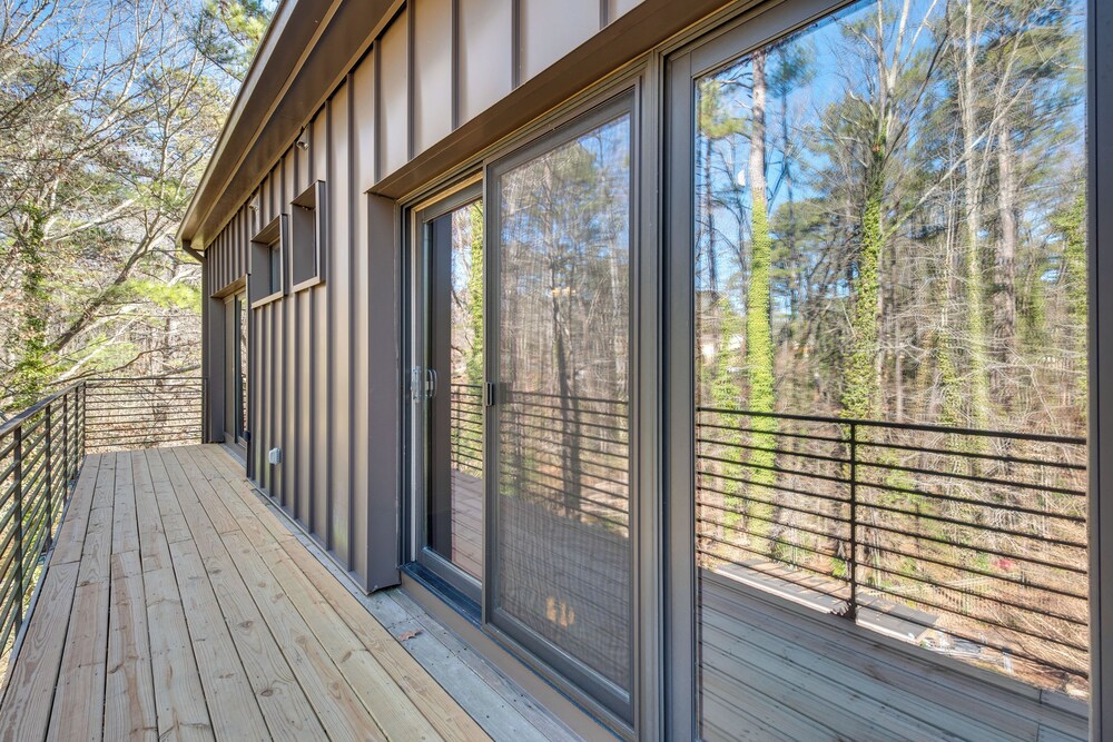 7 Mi to Dtwn Atl: Sleek & Modern Home!