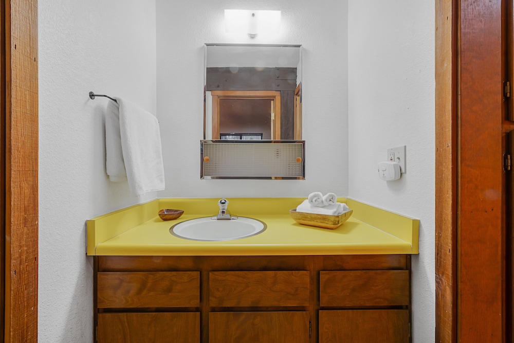Cozy Condo With Fireplace - Tamarack #3 1 Bedroom Condo by Bear Valley Vacation Rentals