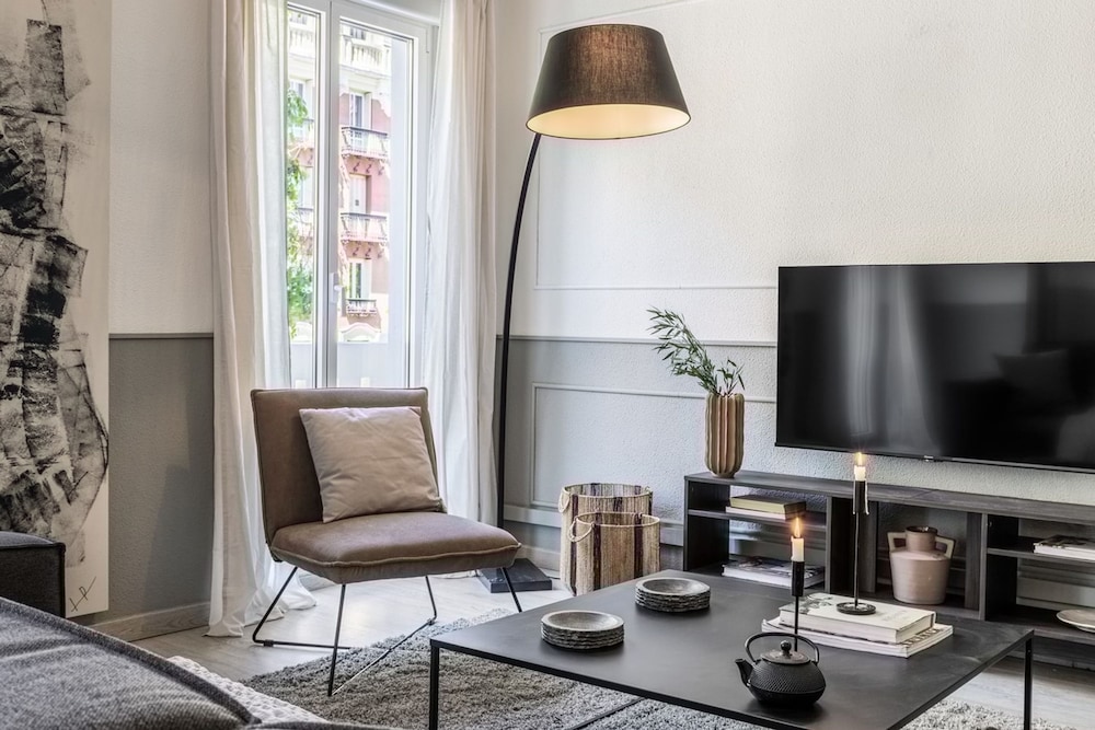 Zambrano - 4 Bedrooms and Office in Trafalgar