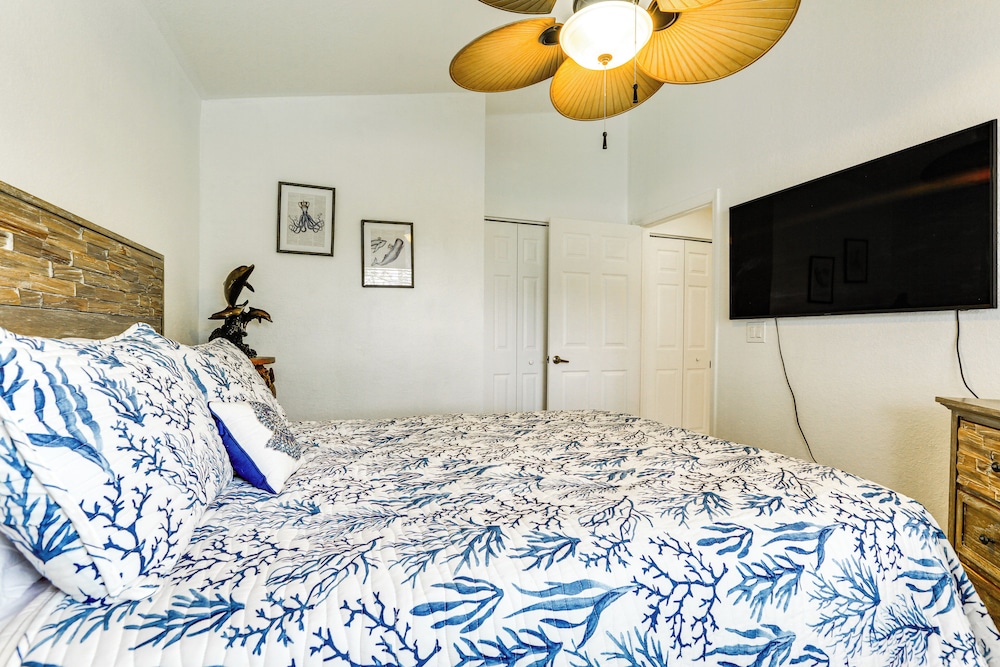 5 Mi to Naples Beach - Getaway w/ Screened Lanai!