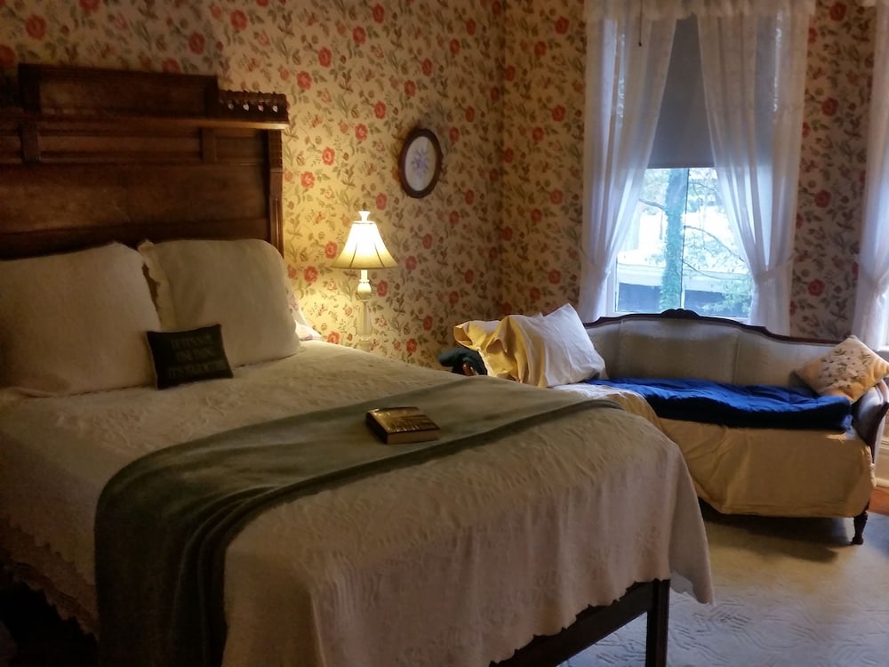 Spahn House Bed and Breakfast - Property Image 34