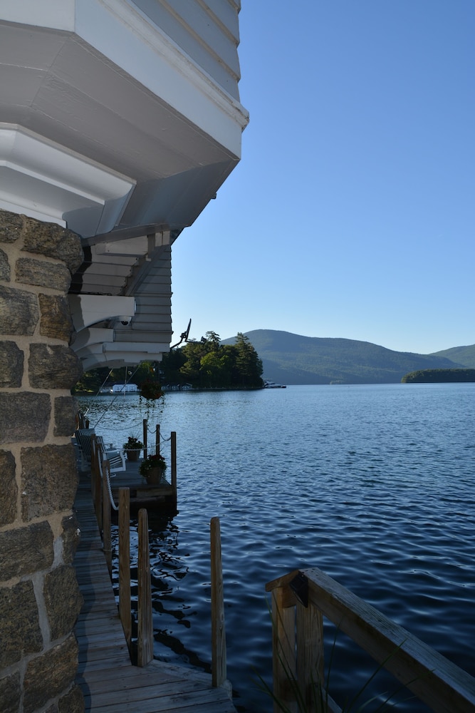 Boathouse Waterfront Lodging