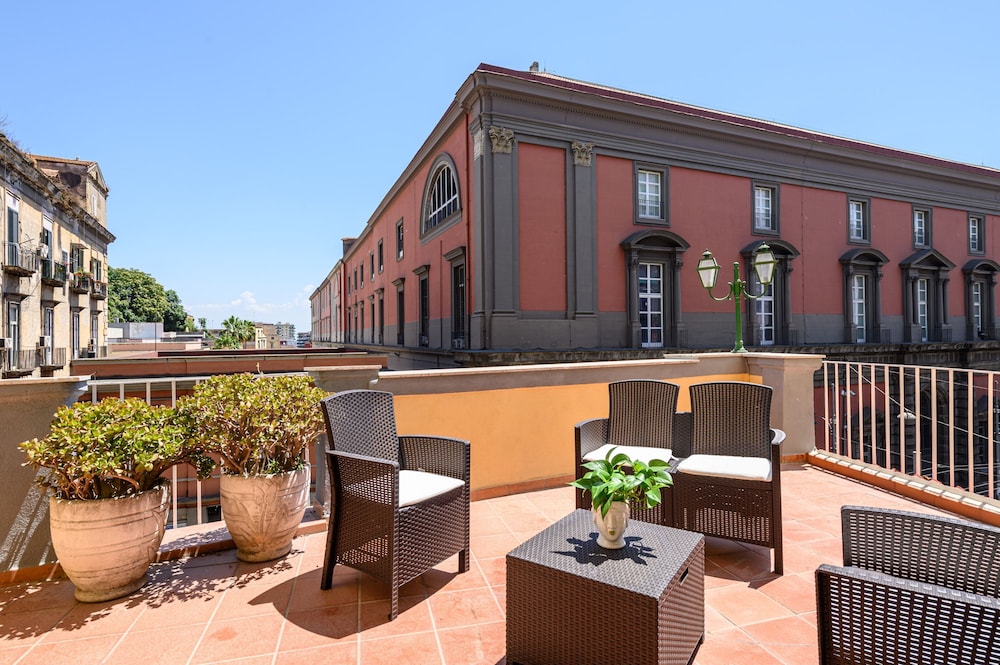 Into Mann in Naples With 5 Bedrooms and 5 Bathrooms
